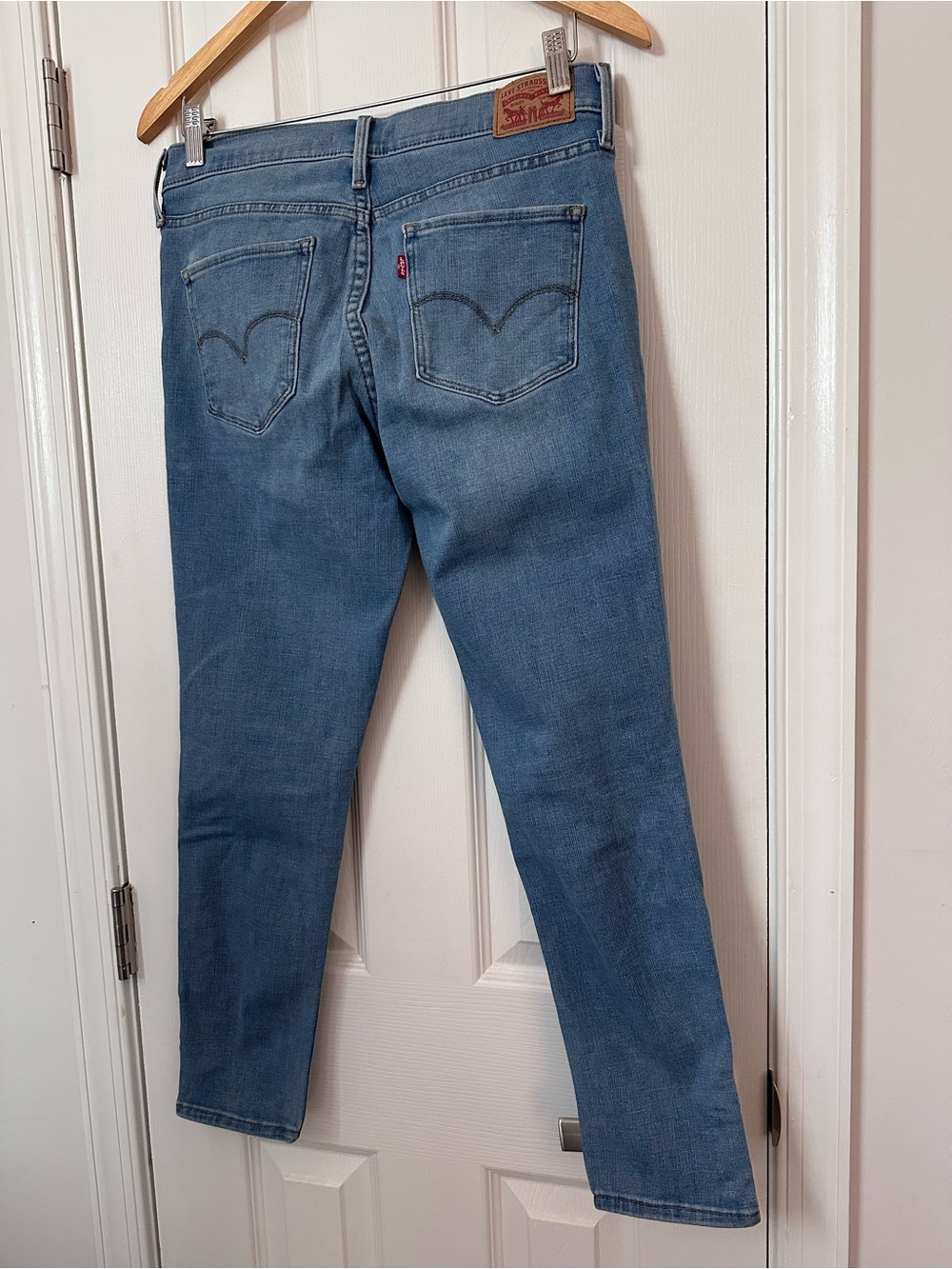 Levi's Light Blue Ankle Jeans with Stud Accents 29x28 - Picture 3 of 5